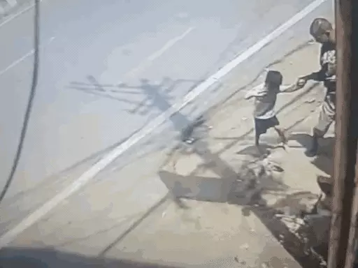 Morena Child Kidnap: स्कूल की छुट्टी के बाद 4 साल के मासूम का अपहरण, गोद में उठाकर स्कूटी से ले गए बदमाश, CCTV में कैद वारदात