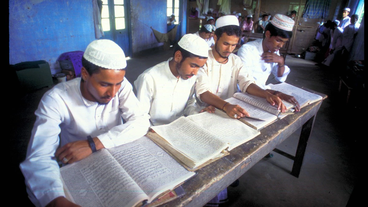 UP Madrasa News: अब मदरसे नहीं दे सकेंगे कामिल-फाजिल की डिग्री, जानिए सुप्रीम कोर्ट के फैसले के बाद क्या बदलने जा रही है व्यवस्था