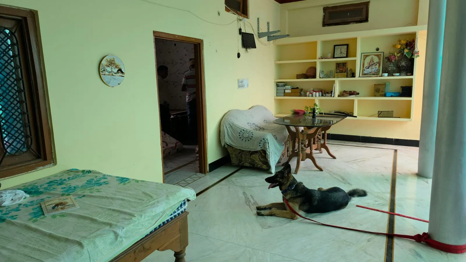 Guna Crime: पंचायत सचिव के घर में 3 करोड़ की डकैती, परिवार को कमरे में बंद कर खिड़की काटकर घुसे बदमाश